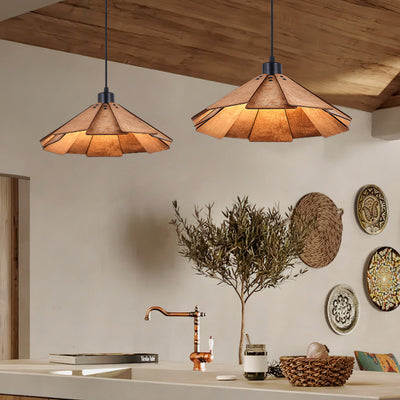 Traditionelle japanische Origami-Pendelleuchte aus Lindenholz und Metall in konischer Schirmform für Esszimmer 