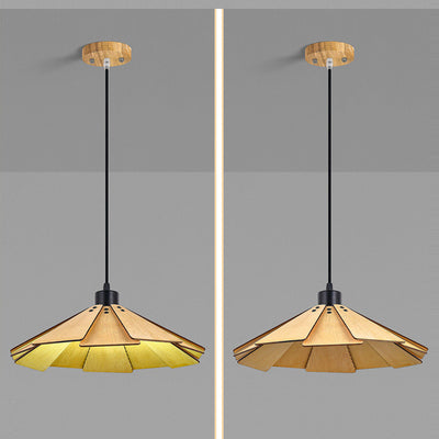 Traditionelle japanische Origami-Pendelleuchte aus Lindenholz und Metall in konischer Schirmform für Esszimmer 