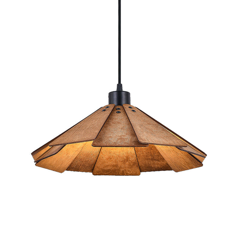 Traditionelle japanische Origami-Pendelleuchte aus Lindenholz und Metall in konischer Schirmform für Esszimmer 