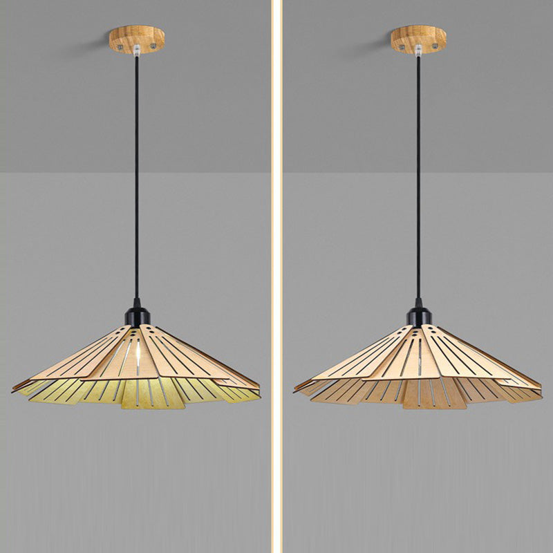 Traditionelle japanische Origami-Pendelleuchte aus Lindenholz und Metall in konischer Schirmform für Esszimmer 