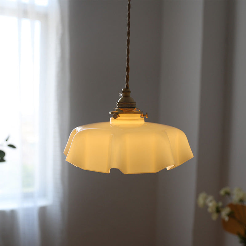 Lustre suspendu traditionnel français en laiton, verre, fer, rond, plié, 1 lumière pour chevet 