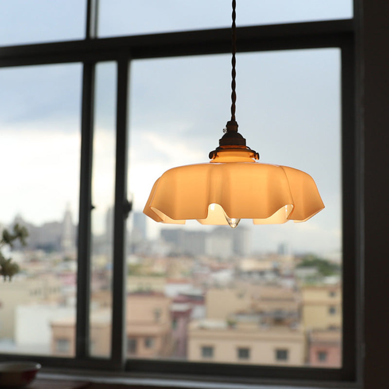 Lustre suspendu traditionnel français en laiton, verre, fer, rond, plié, 1 lumière pour chevet 