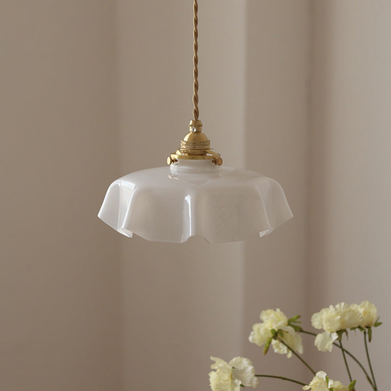 Lustre suspendu traditionnel français en laiton, verre, fer, rond, plié, 1 lumière pour chevet 