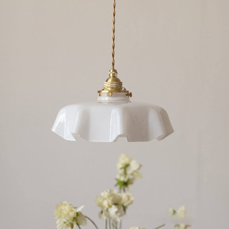 Lustre suspendu traditionnel français en laiton, verre, fer, rond, plié, 1 lumière pour chevet 