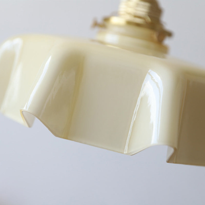 Lustre suspendu traditionnel français en laiton, verre, fer, rond, plié, 1 lumière pour chevet 