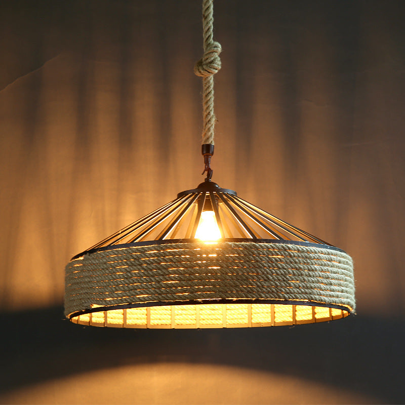 Suspension contemporaine industrielle en fer avec corde de chanvre ronde conique à 1 lumière pour salle à manger 