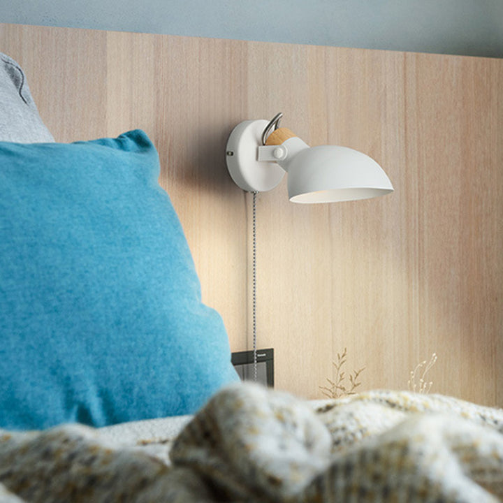 Aplique de pared de 1 luz con interruptor de cable giratorio de metal y madera redondo nórdico contemporáneo para mesita de noche 