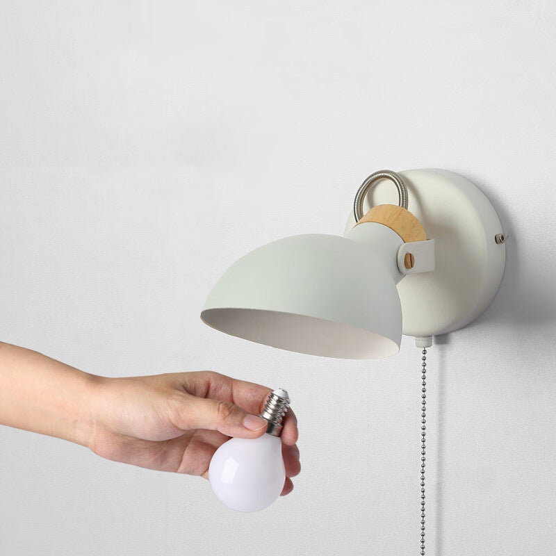 Aplique de pared de 1 luz con interruptor de cable giratorio de metal y madera redondo nórdico contemporáneo para mesita de noche 