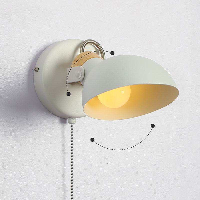 Aplique de pared de 1 luz con interruptor de cable giratorio de metal y madera redondo nórdico contemporáneo para mesita de noche 