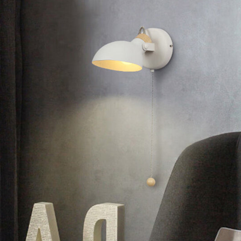 Aplique de pared de 1 luz con interruptor de cable giratorio de metal y madera redondo nórdico contemporáneo para mesita de noche 