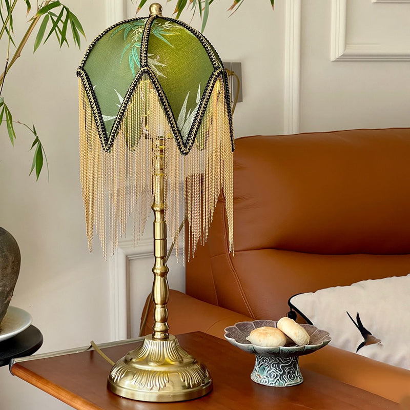 Lampe de table à 1 lumière avec abat-jour en tissu vintage traditionnel, frange en fer et feuille de bambou triangle pour chevet 