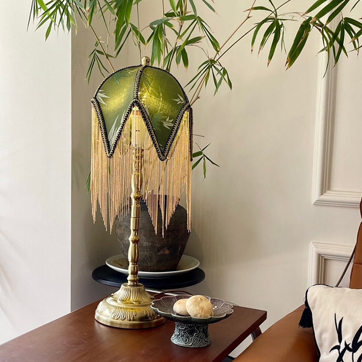 Lampe de table à 1 lumière avec abat-jour en tissu vintage traditionnel, frange en fer et feuille de bambou triangle pour chevet 