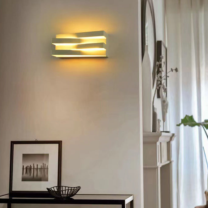 Applique murale LED rectangulaire en fer créatif contemporain avec lumière vers le haut et vers le bas pour le couloir 