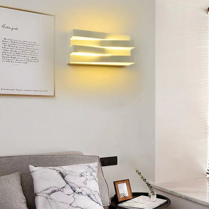 Applique murale LED rectangulaire en fer créatif contemporain avec lumière vers le haut et vers le bas pour le couloir 