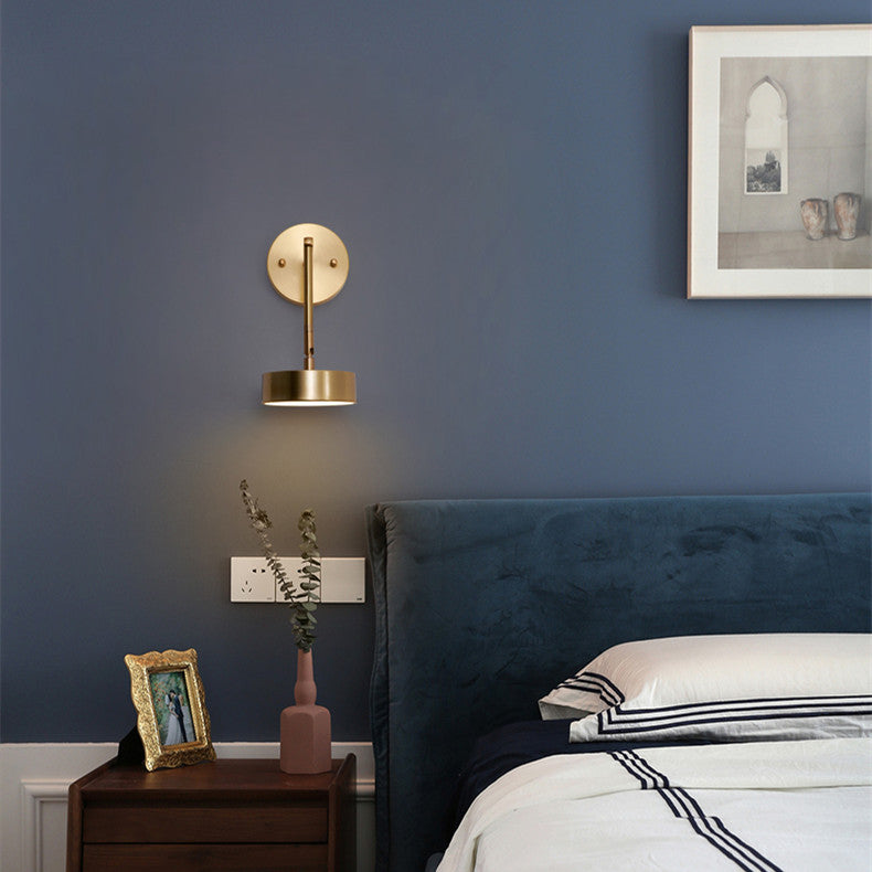 Applique murale LED rotative ronde en acrylique et cuivre de style moderne mi-siècle pour chevet 
