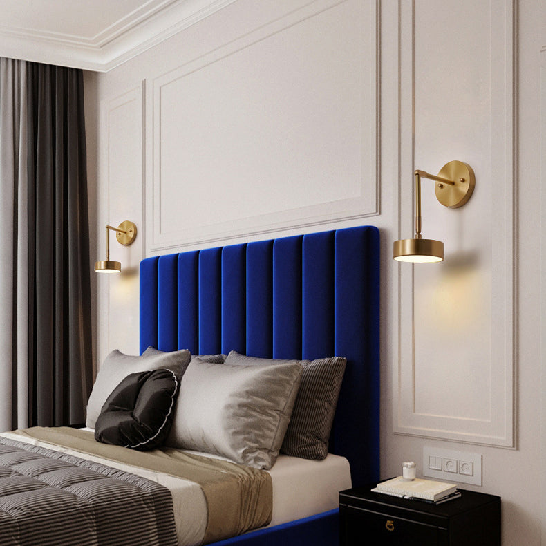 Applique murale LED rotative ronde en acrylique et cuivre de style moderne mi-siècle pour chevet 