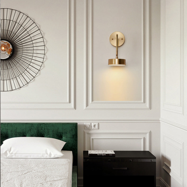 Applique murale LED rotative ronde en acrylique et cuivre de style moderne mi-siècle pour chevet 