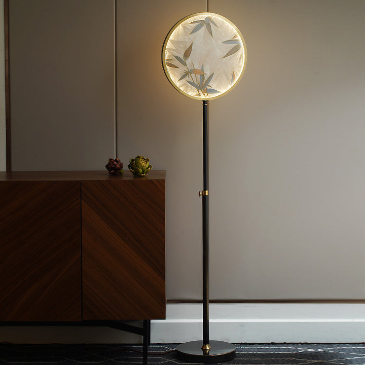Traditionelle chinesische Messing-Marmor-Glasglasur, runde, handgefertigte LED-Stehlampe mit bemalten Bambusblättern, verstellbar für Wohnzimmer 