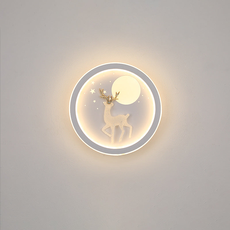 Aplique de pared LED contemporáneo nórdico de hierro acrílico sílice redondo luna ciervo árbol de pino para cabecera 