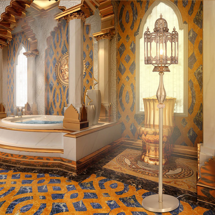 Traditionelle europäische Messing-Glaskuppel-Zylinderlaterne mit durchbrochener Schnitzerei und 1 Licht, Stehlampe für Wohnzimmer 