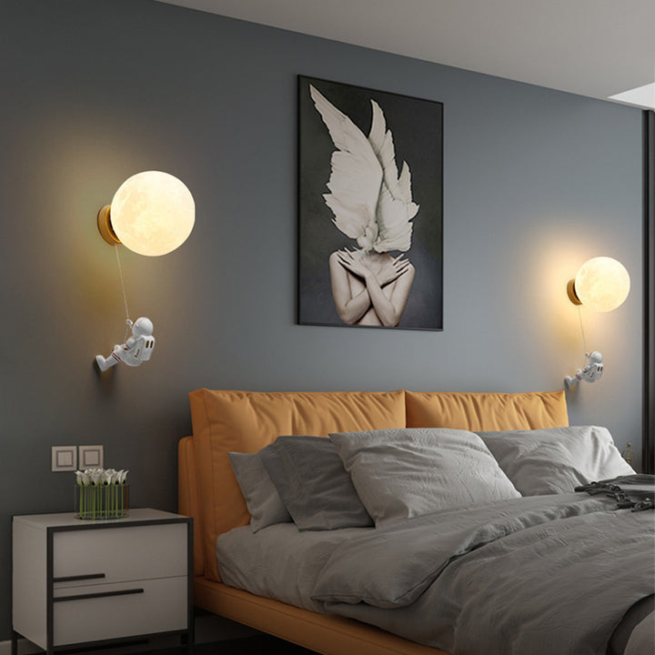 Zeitgenössische Nordic Kinder Harz Glas Ball Astronaut Lunar Planet 1-Licht Wand Leuchte Lampe Für Nacht 
