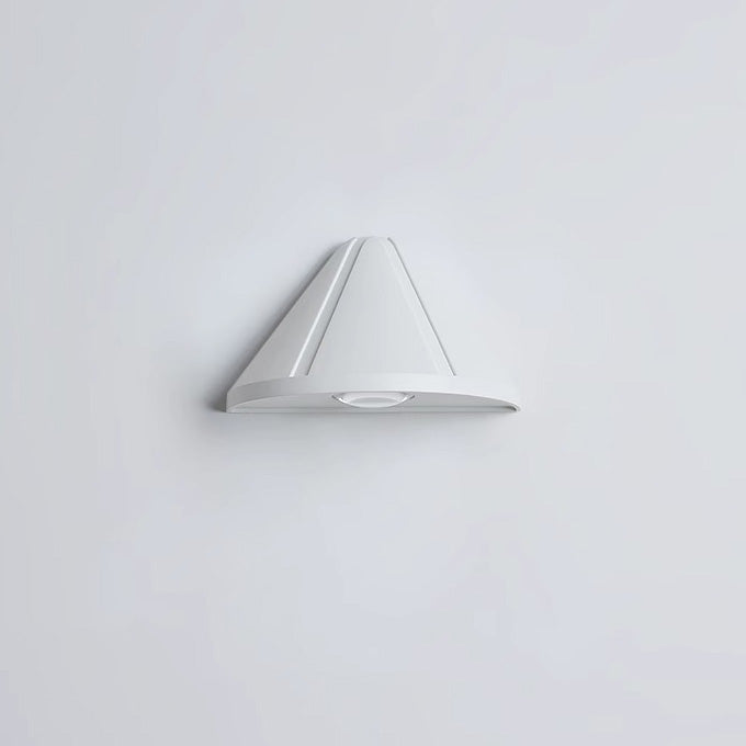 Applique murale LED triangulaire en aluminium étanche de simplicité moderne pour patio extérieur 