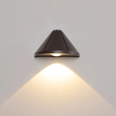 Applique murale LED triangulaire en aluminium étanche de simplicité moderne pour patio extérieur 