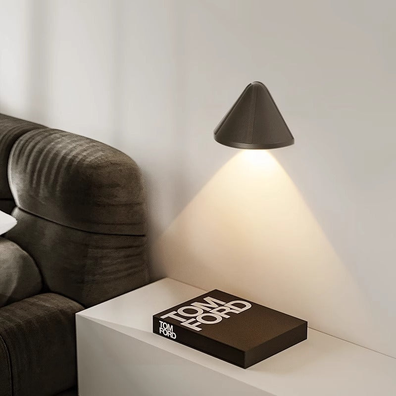 Applique murale LED triangulaire en aluminium étanche de simplicité moderne pour patio extérieur 
