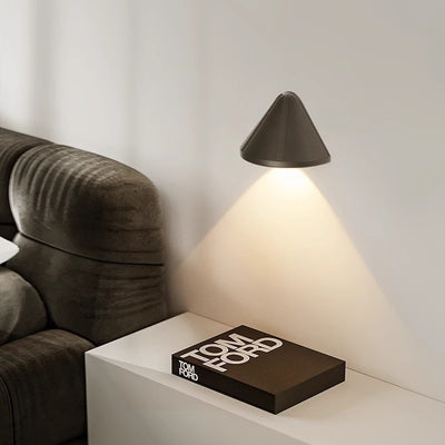 Applique murale LED triangulaire en aluminium étanche de simplicité moderne pour patio extérieur 