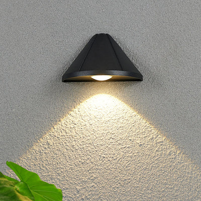 Applique murale LED triangulaire en aluminium étanche de simplicité moderne pour patio extérieur 