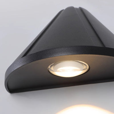 Applique murale LED triangulaire en aluminium étanche de simplicité moderne pour patio extérieur 