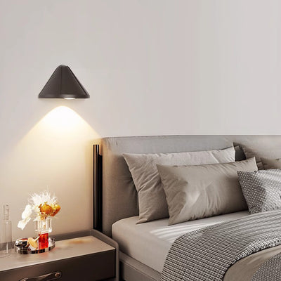 Applique murale LED triangulaire en aluminium étanche de simplicité moderne pour patio extérieur 