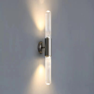 Zeitgenössische nordische Aluminium-Kupfer-Glasstreifen-2-Licht-Wandleuchterlampe für den Flur 