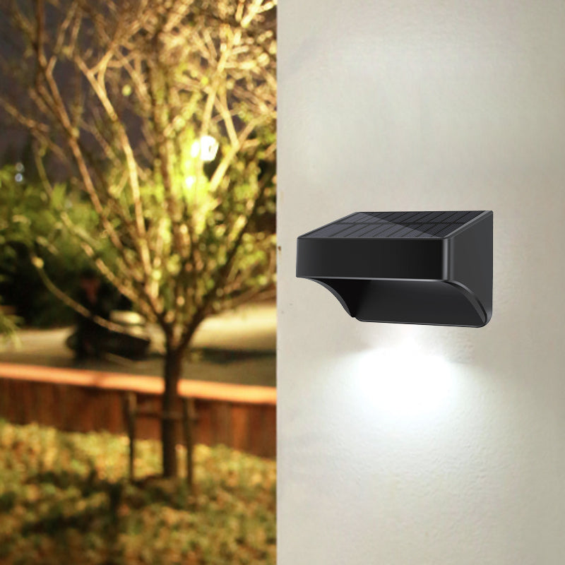 مصباح جداري LED مستطيل مقاوم للماء بالطاقة الشمسية بتصميم بسيط وحديث مصنوع من ABS وPS للفناء الخارجي 
