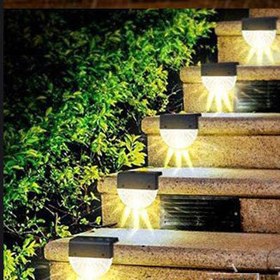 مصباح حائط LED على شكل نصف دائري مقاوم للماء يعمل بالطاقة الشمسية مصنوع من ABS وPS بتصميم بسيط حديث للفناء الخارجي 