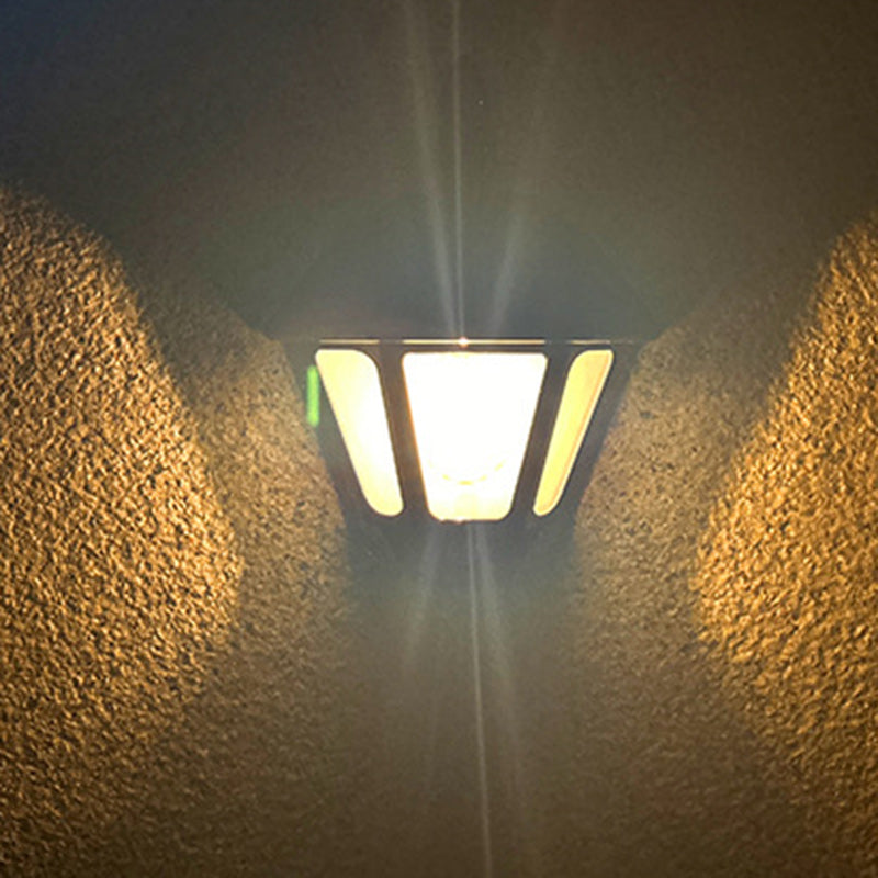 مصباح حائط LED مقاوم للماء ABS على شكل منارة شمسية عصرية ريترو للفناء الخارجي 