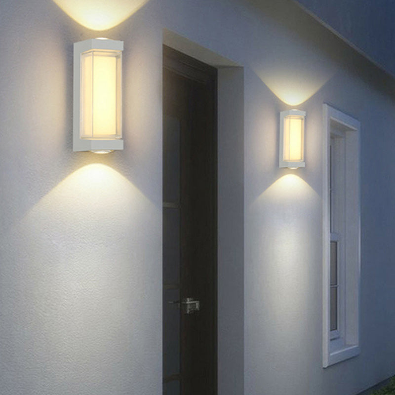 مصباح حائط LED مكعب أسطواني من الألومنيوم المقاوم للماء بتصميم بسيط وحديث للفناء الخارجي 