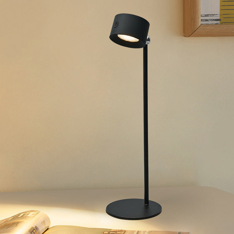 مصباح طاولة LED دائري قابل لإعادة الشحن وقابل للدوران مصنوع من ABS وPC بتصميم حديث وبسيط للدراسة 