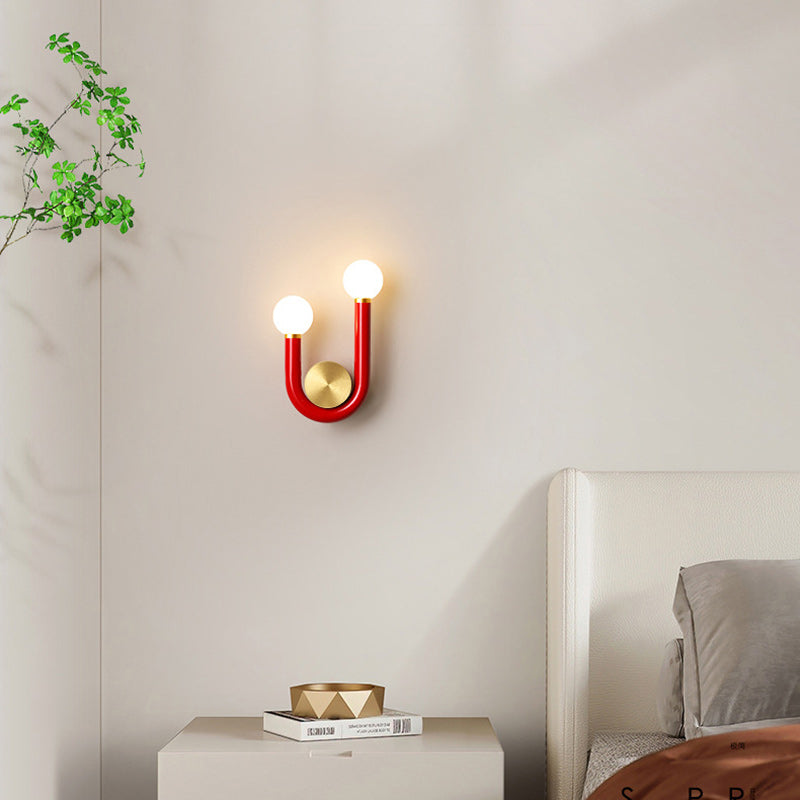Applique murale LED en forme de U courbée en fer créatif contemporain en aluminium et acrylique pour chevet 