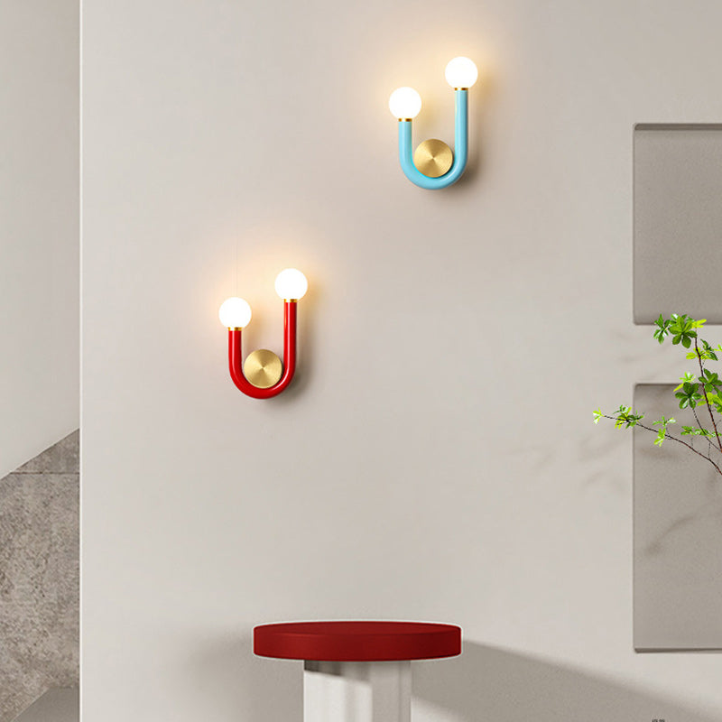 Applique murale LED en forme de U courbée en fer créatif contemporain en aluminium et acrylique pour chevet 