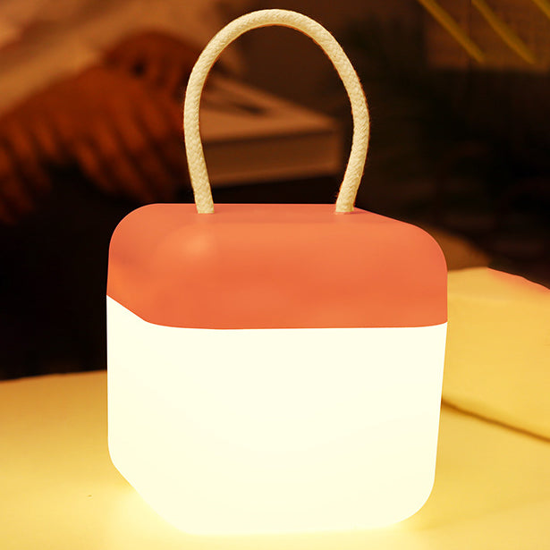 Éclairage paysager LED cylindrique portable rechargeable en ABS de simplicité moderne pour le jardin 