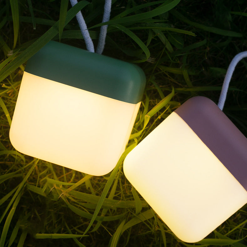 إضاءة LED أسطوانية محمولة قابلة لإعادة الشحن من ABS بتصميم بسيط وحديث للمناظر الطبيعية في الهواء الطلق للحديقة 