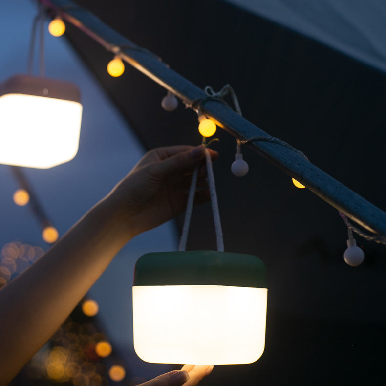 إضاءة LED أسطوانية محمولة قابلة لإعادة الشحن من ABS بتصميم بسيط وحديث للمناظر الطبيعية في الهواء الطلق للحديقة 