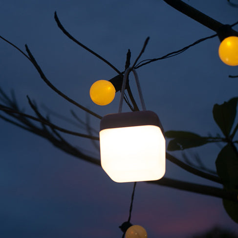 Éclairage paysager LED cylindrique portable rechargeable en ABS de simplicité moderne pour le jardin 