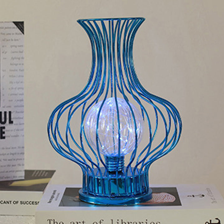 Lampe de table LED en forme de vase creux à batterie en fer nordique contemporain pour chambre à coucher 