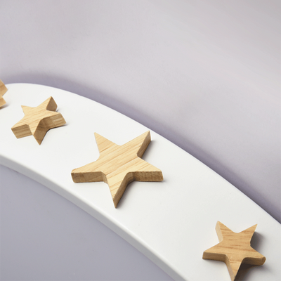 Zeitgenössische skandinavische Eisen-Holz-Acryl-runde Stern-LED-Unterputz-Deckenleuchte für Schlafzimmer 