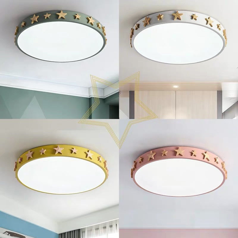 Zeitgenössische skandinavische Eisen-Holz-Acryl-runde Stern-LED-Unterputz-Deckenleuchte für Schlafzimmer 
