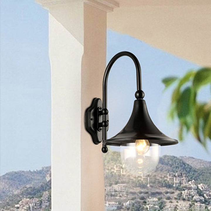 Zeitgenössische industrielle wasserdichte Aluminium-PVC-Kegel-Horn 1-Licht-Wandleuchte für Außenpatio 