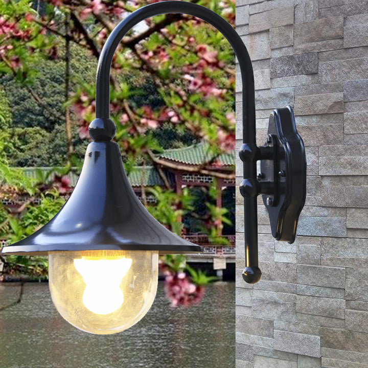Zeitgenössische industrielle wasserdichte Aluminium-PVC-Kegel-Horn 1-Licht-Wandleuchte für Außenpatio 