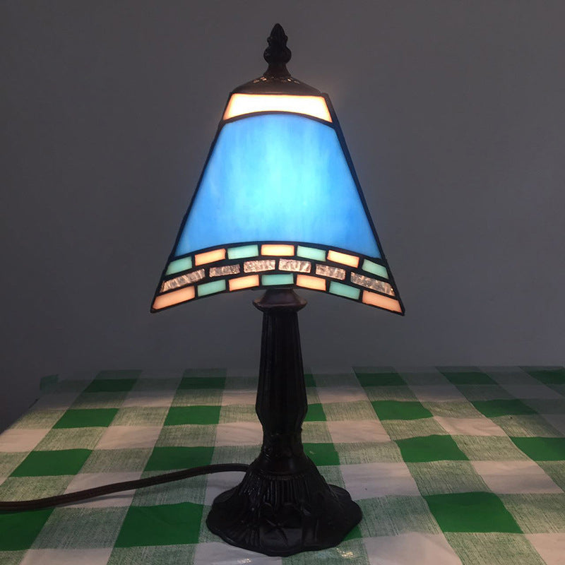 Lampe de table contemporaine en résine de verre côtière trapézoïdale à 1 lumière pour chevet 